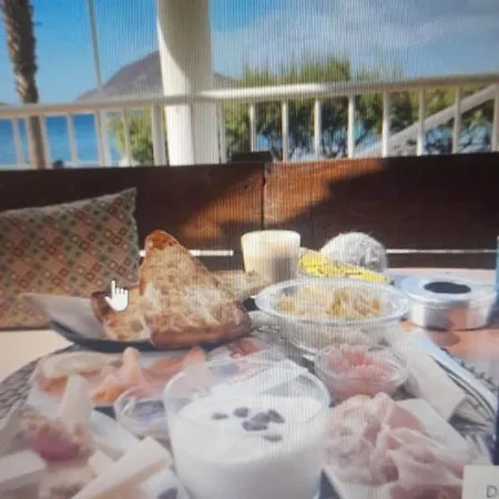 Sobre El Mar En Edificio Magallanes * 엘메다노