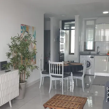 Sobre El Mar En Edificio Magallanes 아파트 *