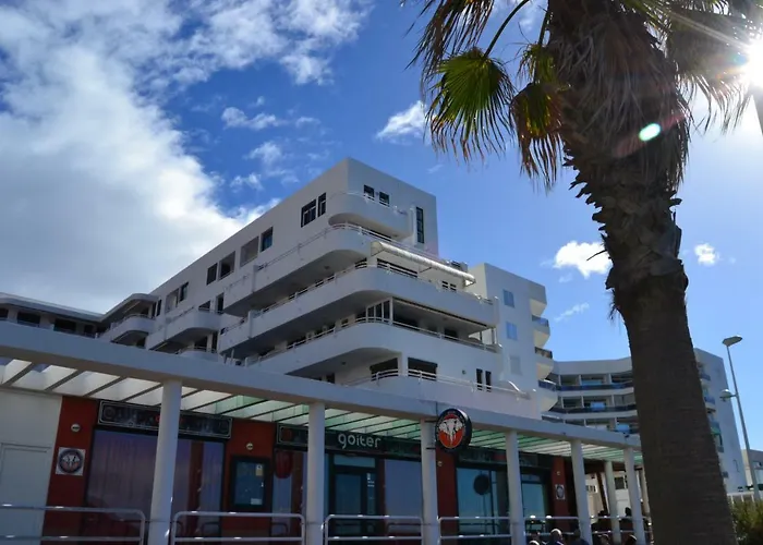 Sobre El Mar En Edificio Magallanes *